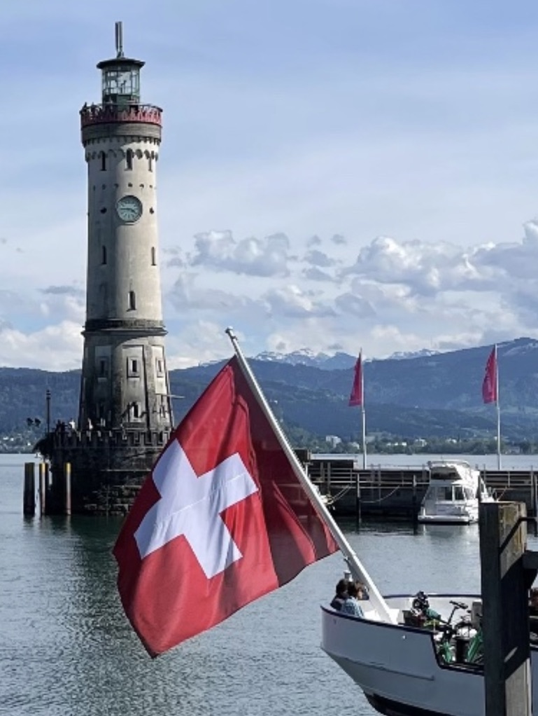 Lindau am Bodensee mit Schweizer Flagge